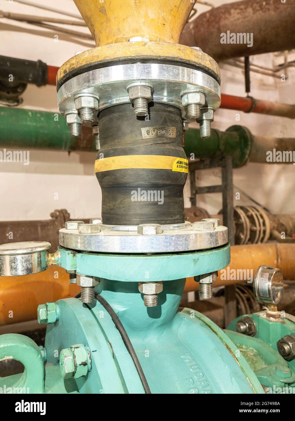 Flexible joint for expansion in pipe plumbing system and vibration