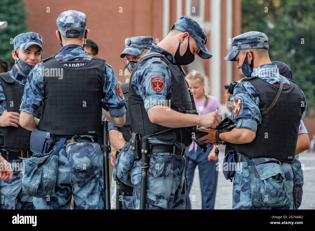 Rosgvardia soldiers hi-res stock photography and images - Alamy