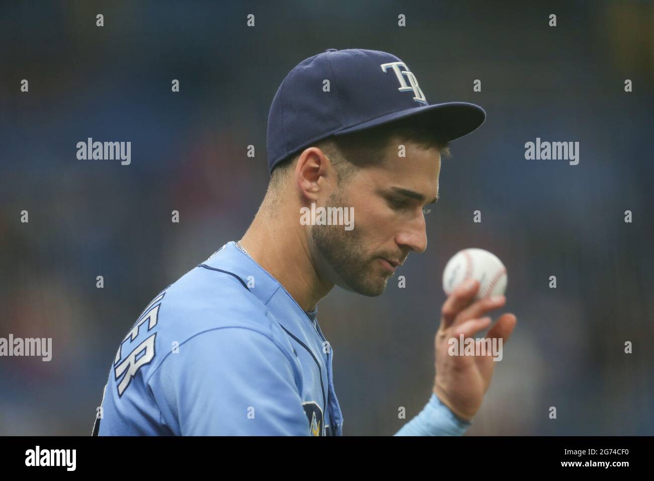 St. Petersburg, FL. USA; Tampa Bay Rays center fielder Kevin Kiermaier (39)  runs off the field during a major league baseball game against the Baltim  Stock Photo - Alamy