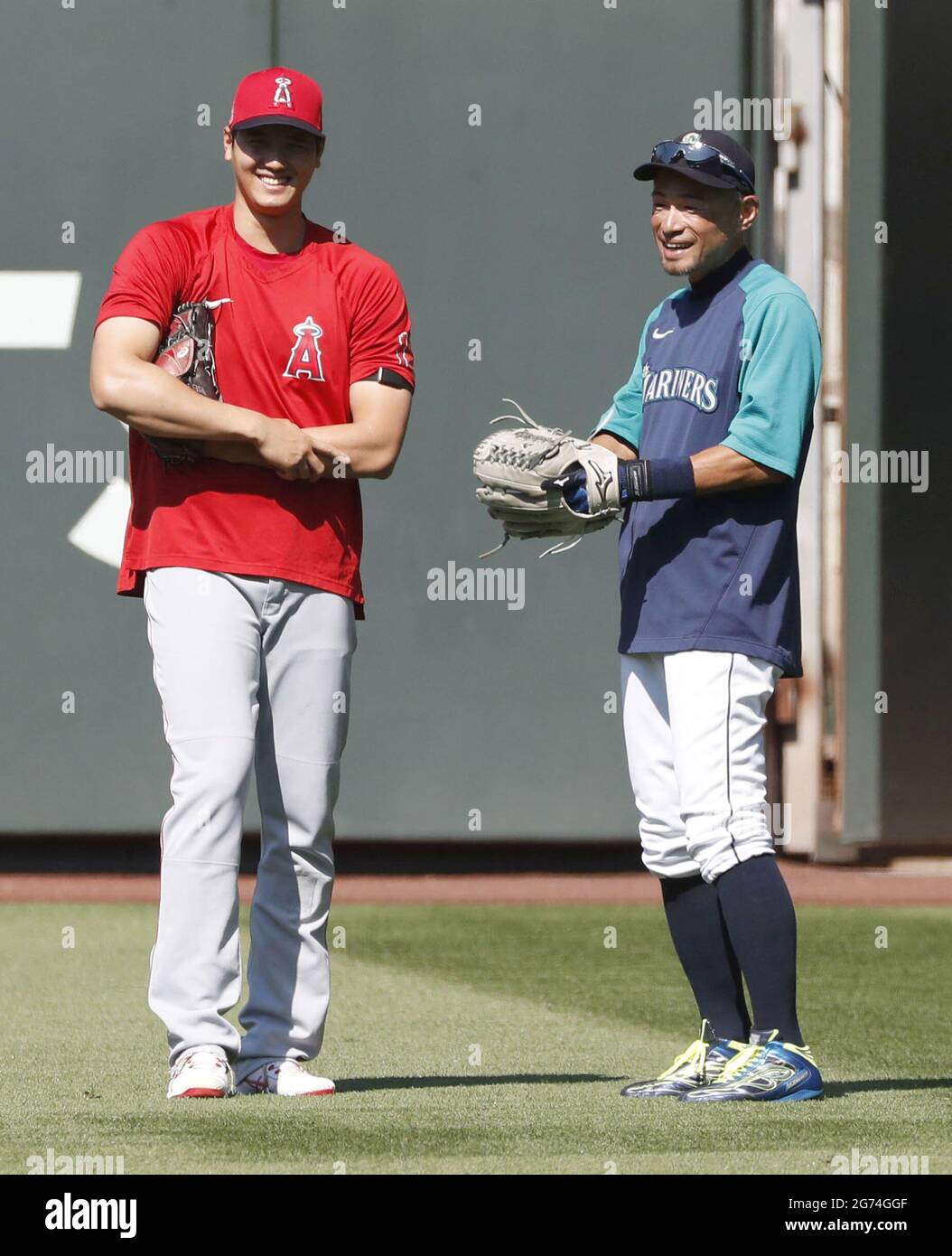 The Sporting News on X: Whenever Shohei Ohtani meets Ichiro Suzuki, he  always shows respect ❤️ 🇯🇵  / X