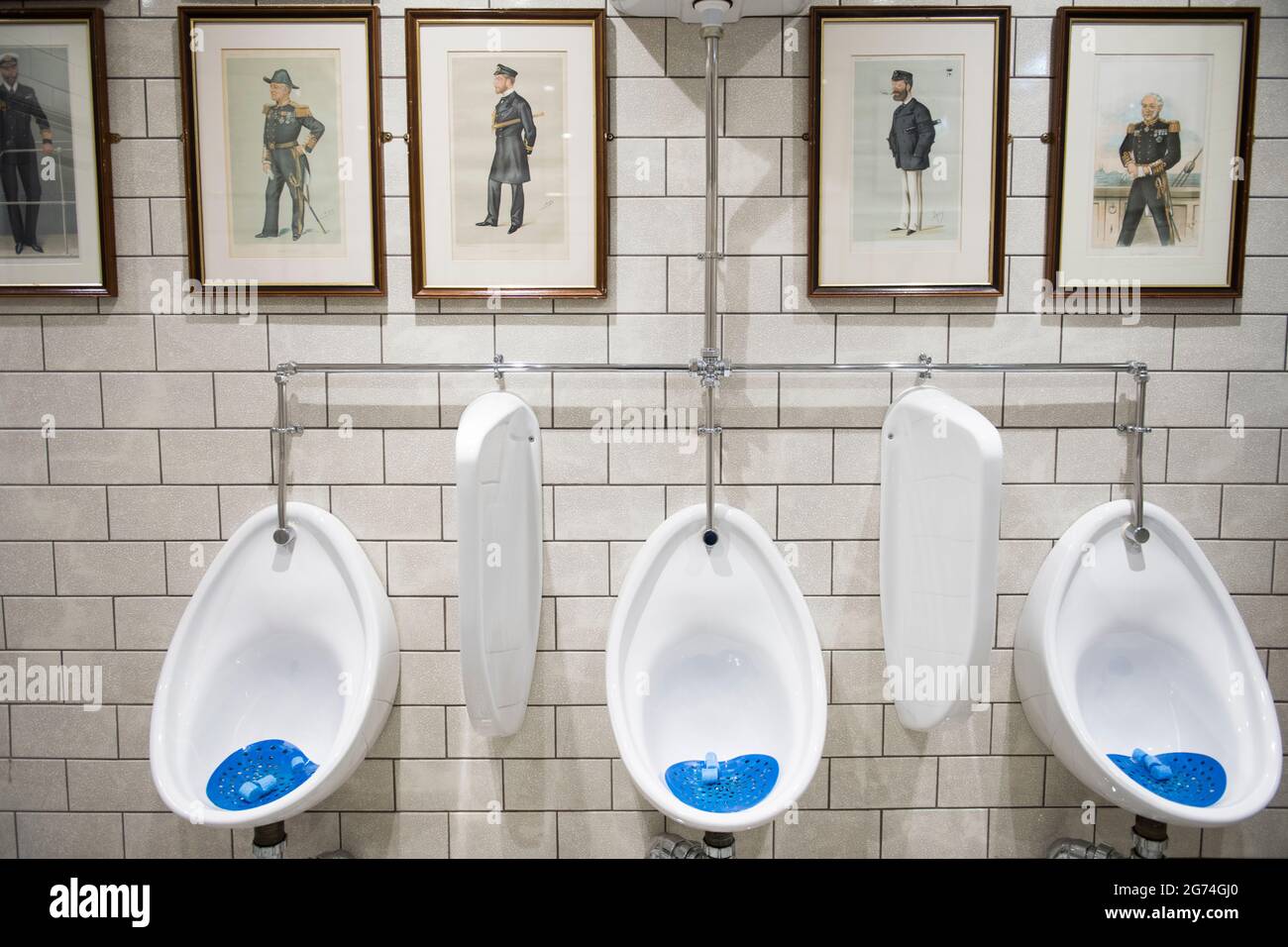 Men's bathroom in Greenwich pub. London Stock Photo Alamy