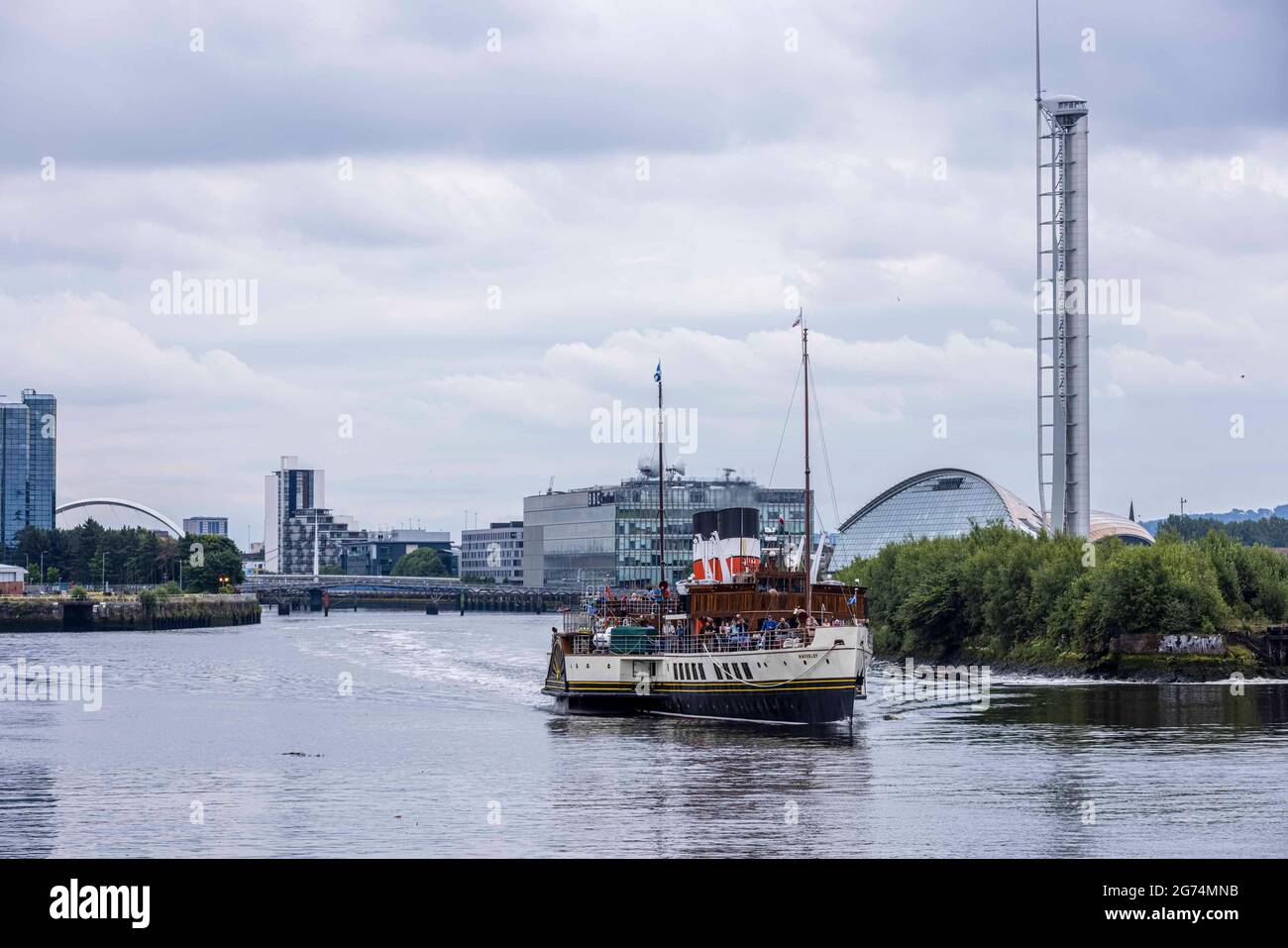 Glasgow, Scotland, UK. 11th July 2021. Pictured: The steamship Waverley leaves Glasgow at the start of its daily trip around the Clyde estuary. Credit: Rich Dyson/Alamy Live News Stock Photo