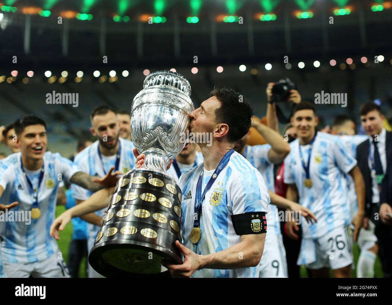 Lionel Messi da Argentina, comemora o seu segundo gol durante a partida  entre Argentina e França, pela Final da Copa do Mundo FIFA Qatar 2022,  no Estádio Lusail, neste domingo 18 Stock
