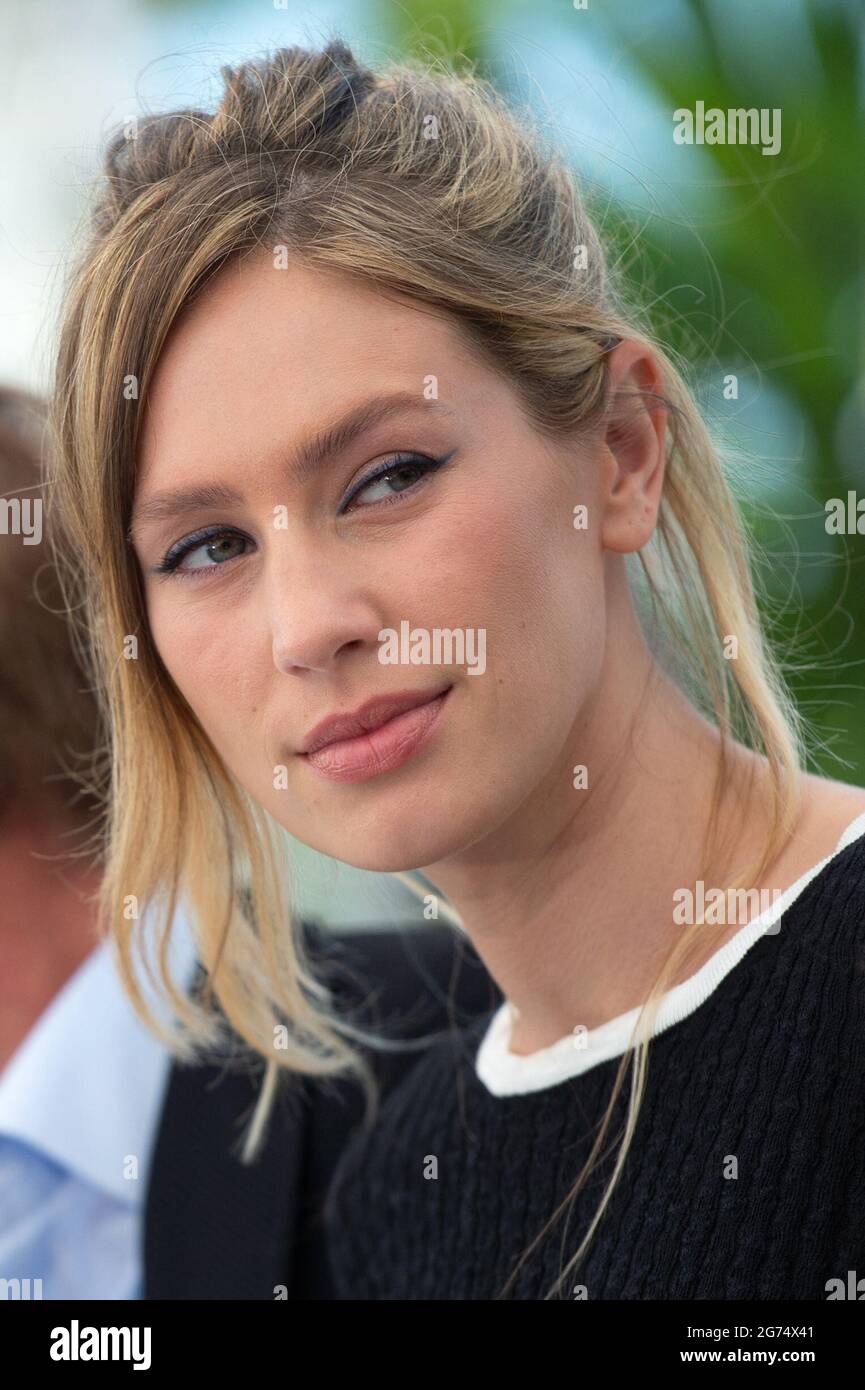 Dylan Penn attending the Flag Day Photocall as part of the 74th Cannes