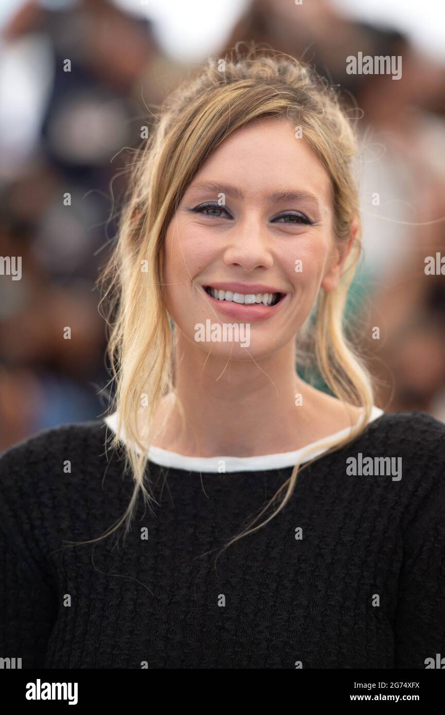 Dylan Penn attending the Flag Day Photocall as part of the 74th Cannes
