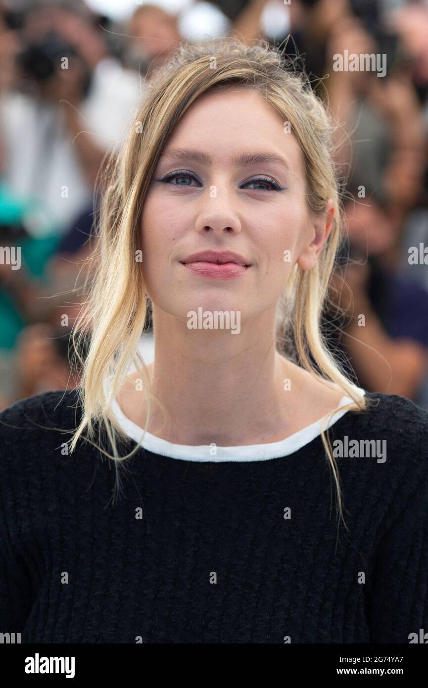 Dylan Penn attending the Flag Day Photocall as part of the 74th Cannes