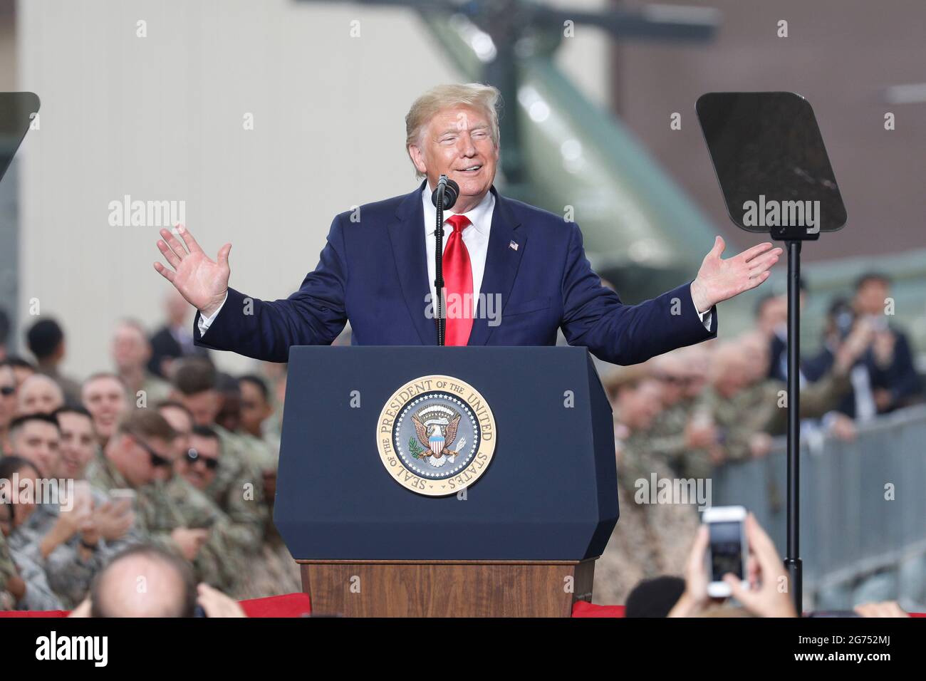 Donald trump speech hi-res stock photography and images - Alamy