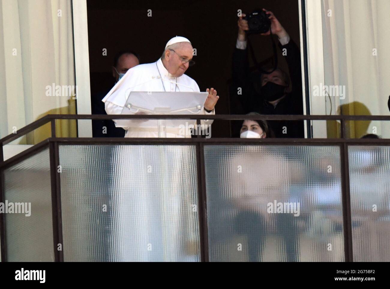 Rome, Pope Francis' Angelus from the window of the Gemelli Hospital one week after surgery for diverticular stenosis of the colon Pictured: Pope Francis Stock Photo