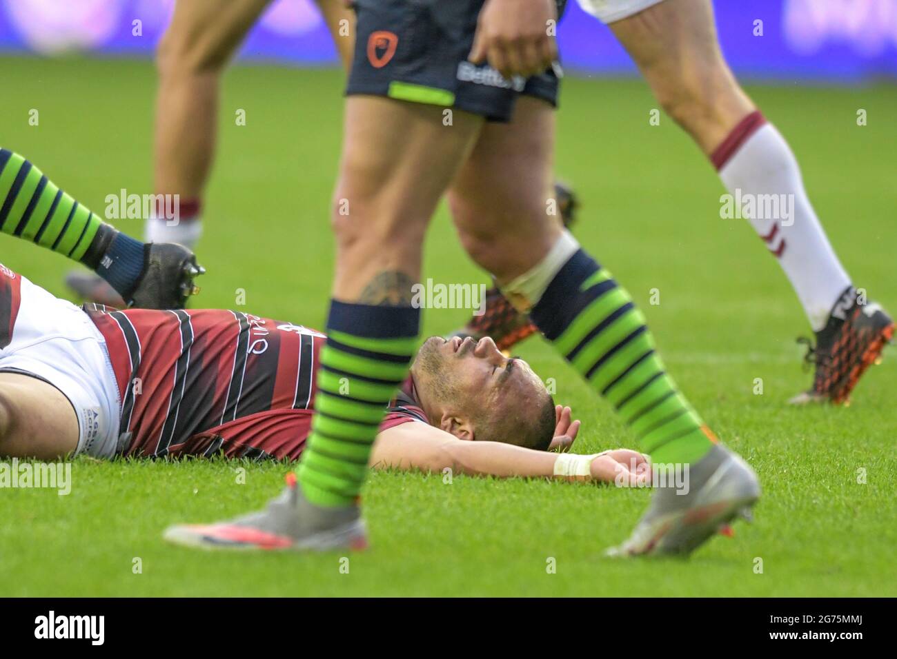 Rugby, head injury hi-res stock photography and images - Alamy