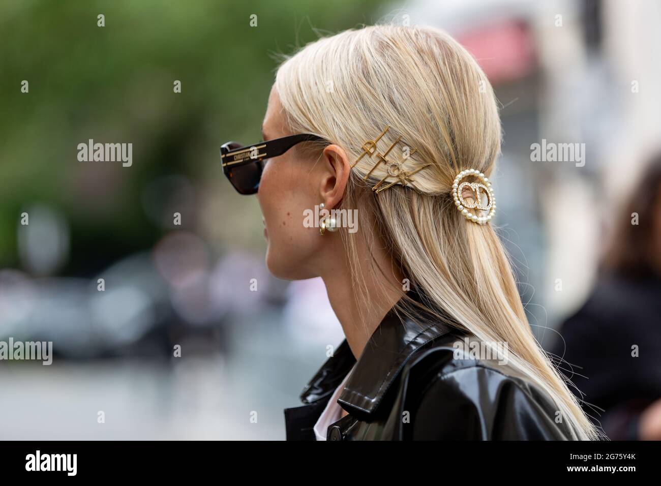 Dior hair accessories - Leonie Hanne