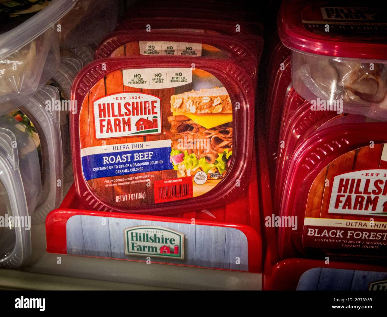 Shiloh, IL-July 10, 2021; red and neutral plastic container of roast beef lunch  meat branded Hillshire Farm sits on shelf display in refrigerator sect  Stock Photo - Alamy