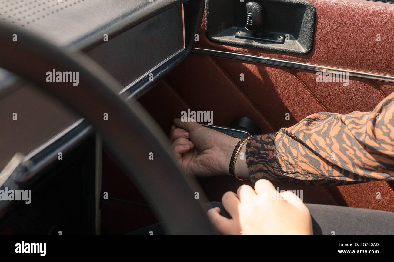 car window opening