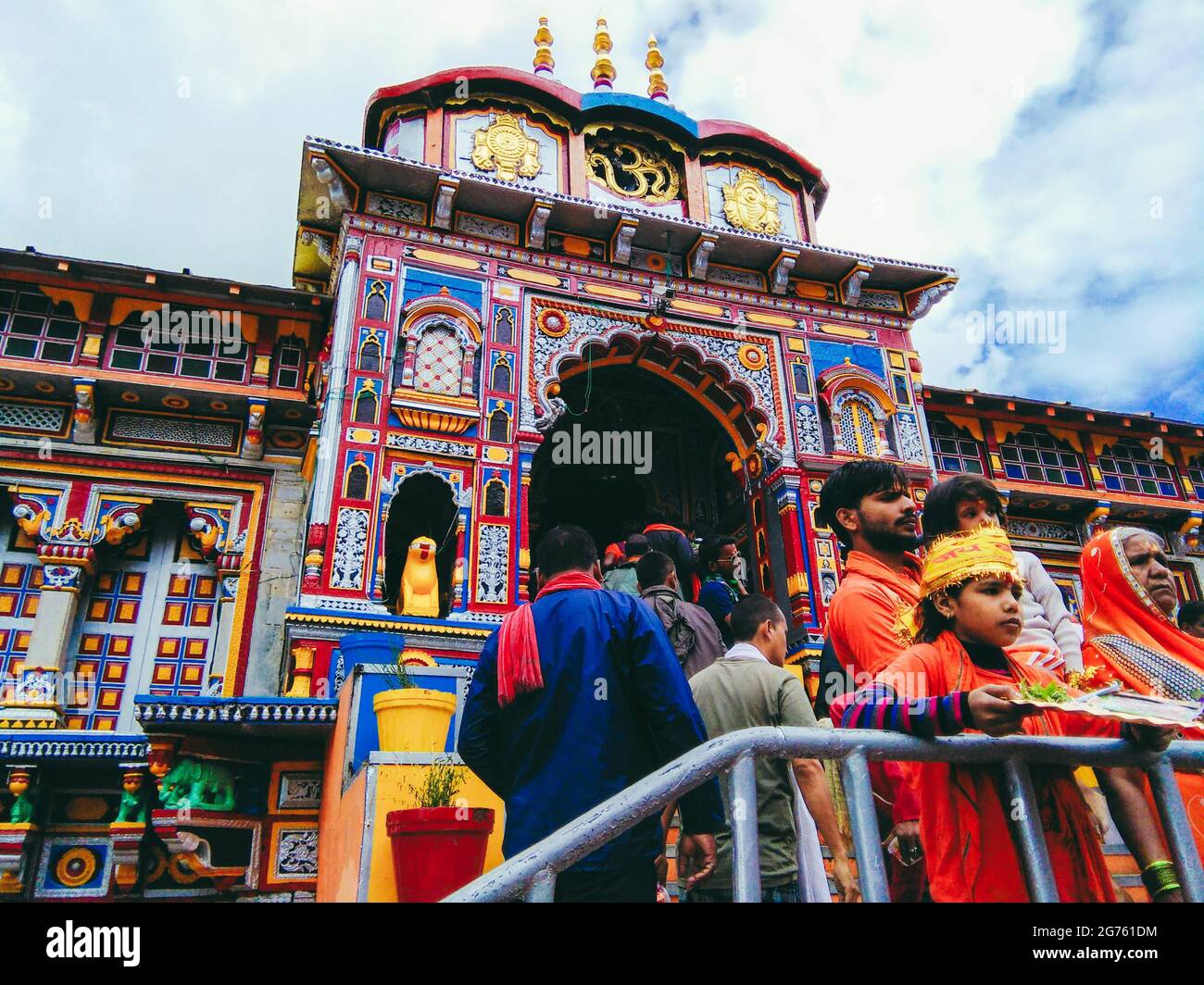 BADRINATH, INDIA - Jul 18, 2017: People waiting for their turns outside at Badrinath Temple Stock Photo