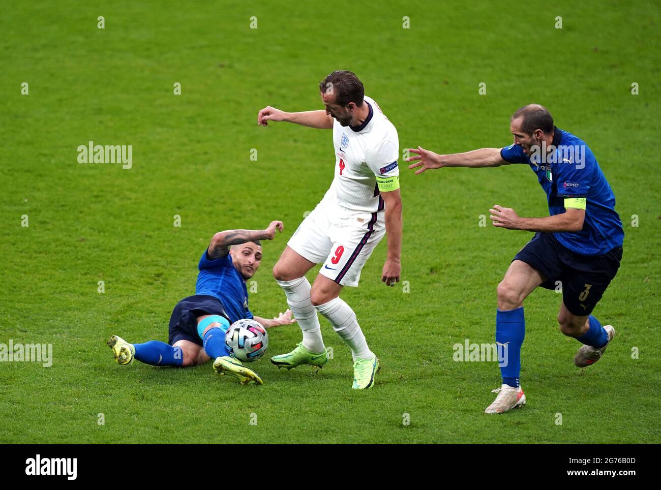 England S Harry Kane Is Challenged By Marco Verratti Left And Giorgio Chiellini Right During The Uefa Euro Final At Wembley Stadium London Picture Date Sunday July 11 21 Stock Photo Alamy