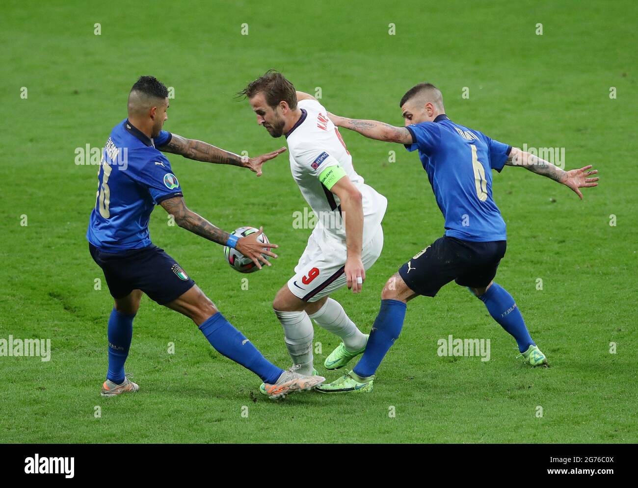 London England 11th July 21 Harry Kane Of England Challenged By Emerson And Marco Verratti Of Italy During The Uefa Euro Final At Wembley Stadium London Picture Credit Should Read David