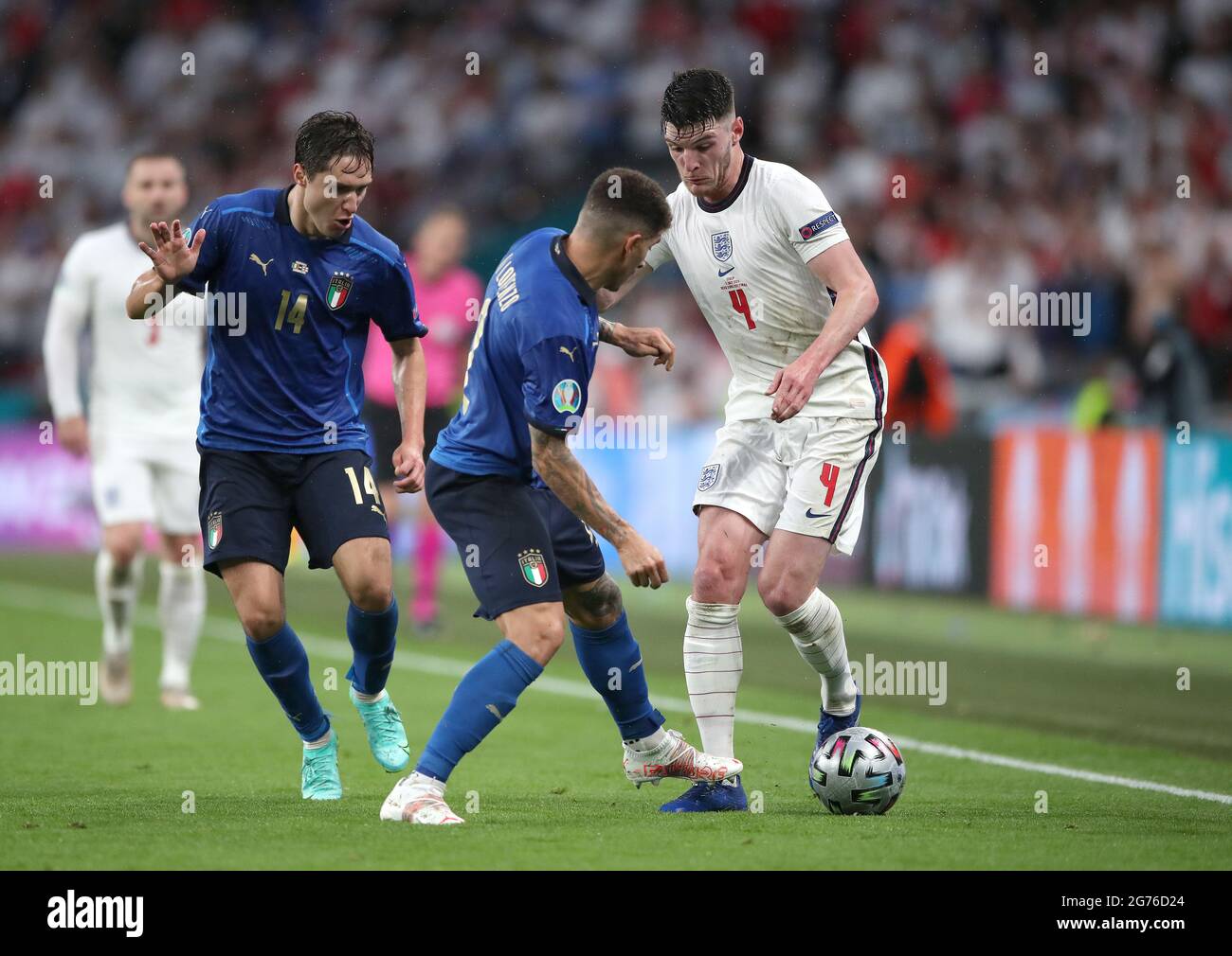 England's Declan Rice (right) battles with Italy's Giovanni Di Lorenzo (centre) and Federico Chiesa during the UEFA Euro 2020 Final at Wembley Stadium, London. Picture date: Sunday July 11, 2021. Stock Photo