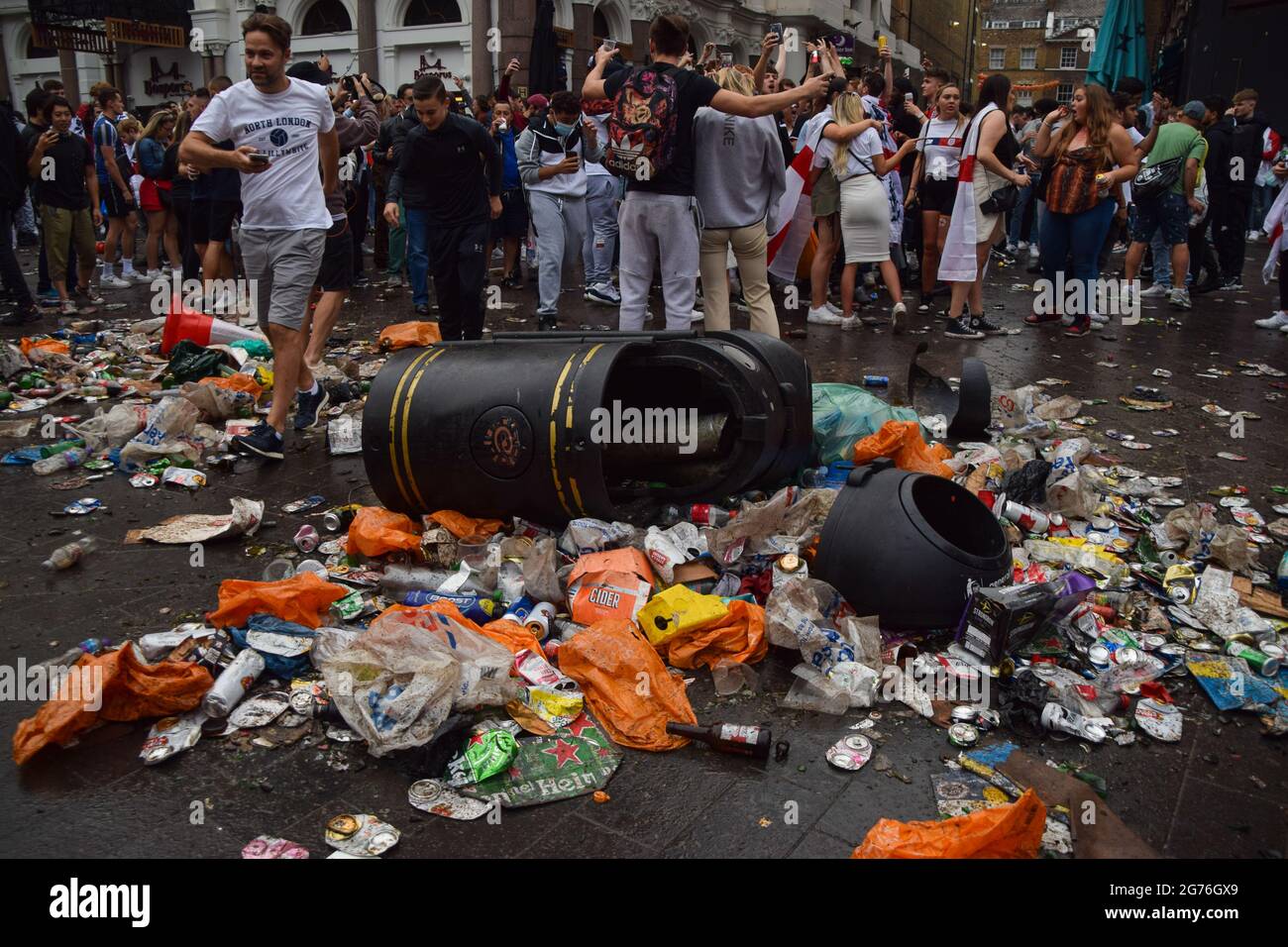London, United Kingdom. 11th July 2021. England supporters destroy garbage bins and leave huge amounts of trash in Leicester Square ahead of the England v Italy Euro 2020 final. (Credit: Vuk Valcic / Alamy Live News) Stock Photo