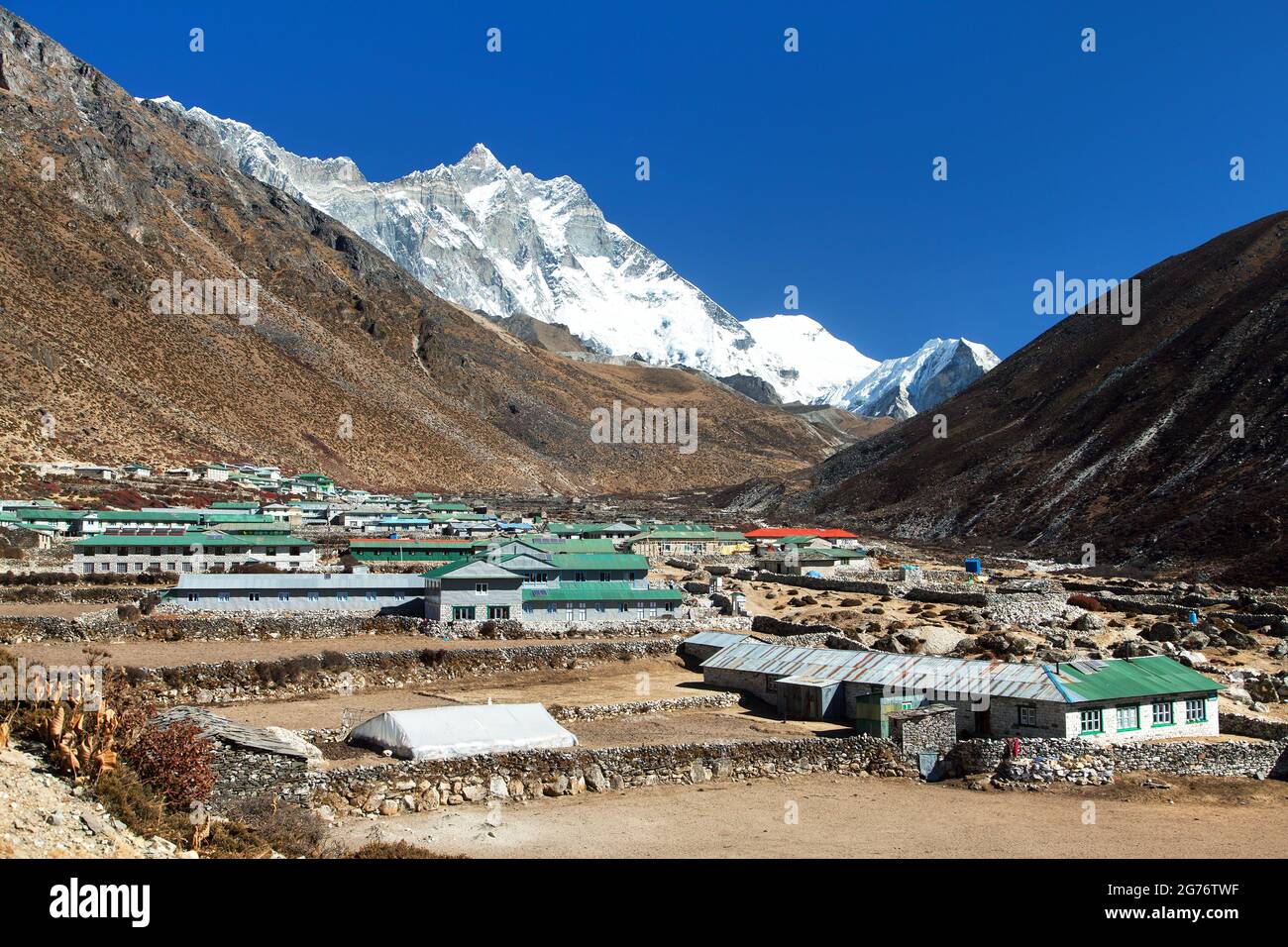 Dingboche village and mount Lhotse - trek to Everest base camp - Nepal Himalayas mountains Stock Photo