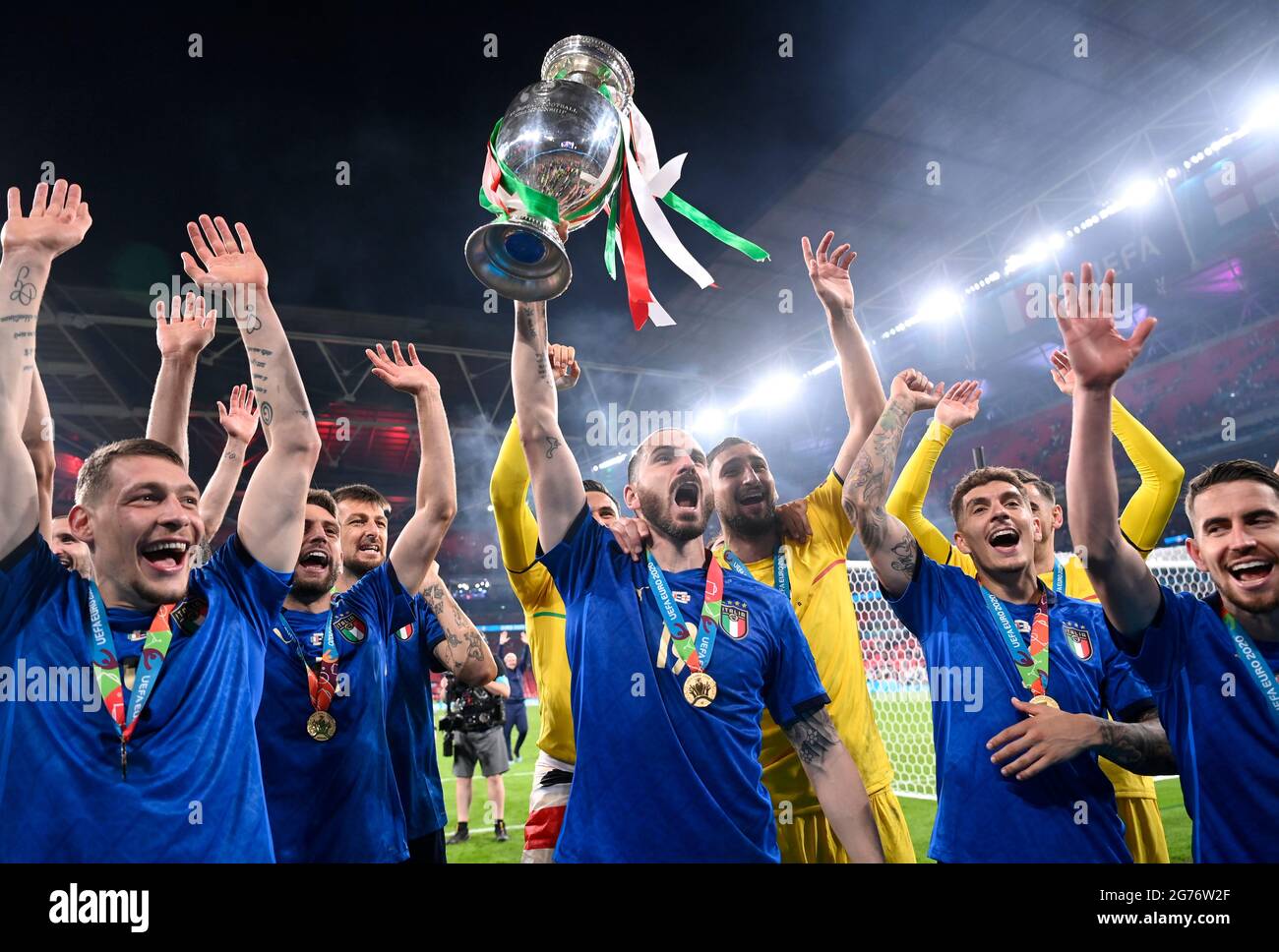 Italy's Leonardo Bonucci and team mates celebrate with the trophy after  winning the UEFA Euro 2020 Final at Wembley Stadium, London. Picture date:  Sunday July 11, 2021 Stock Photo - Alamy