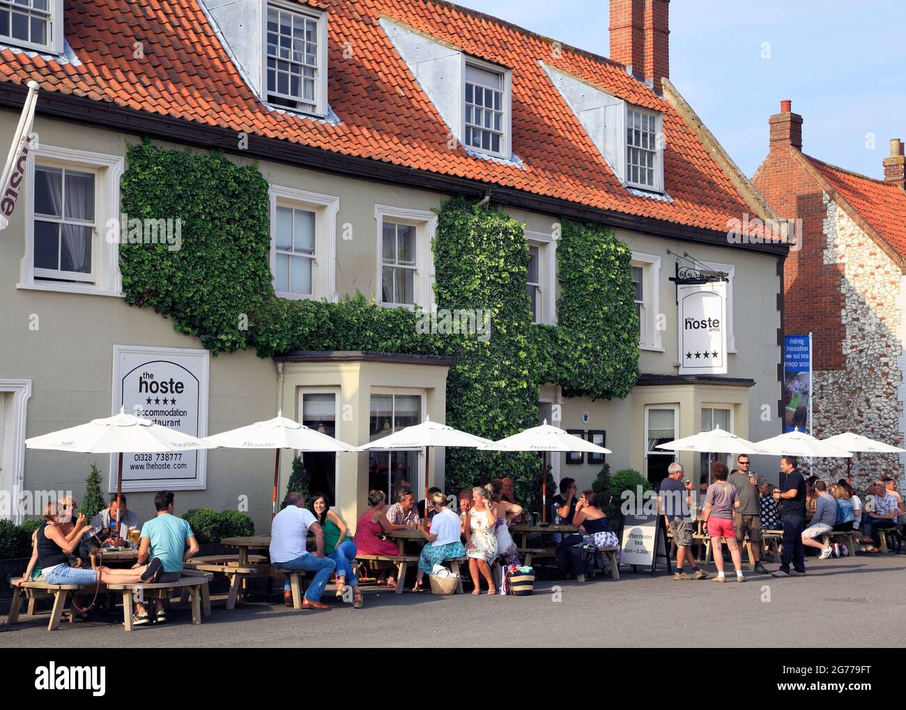 Burnham Market, Hoste Arms, Hotel, pub, drinkers, outside seating, drinking,  Norfolk, England, UK Stock Photo