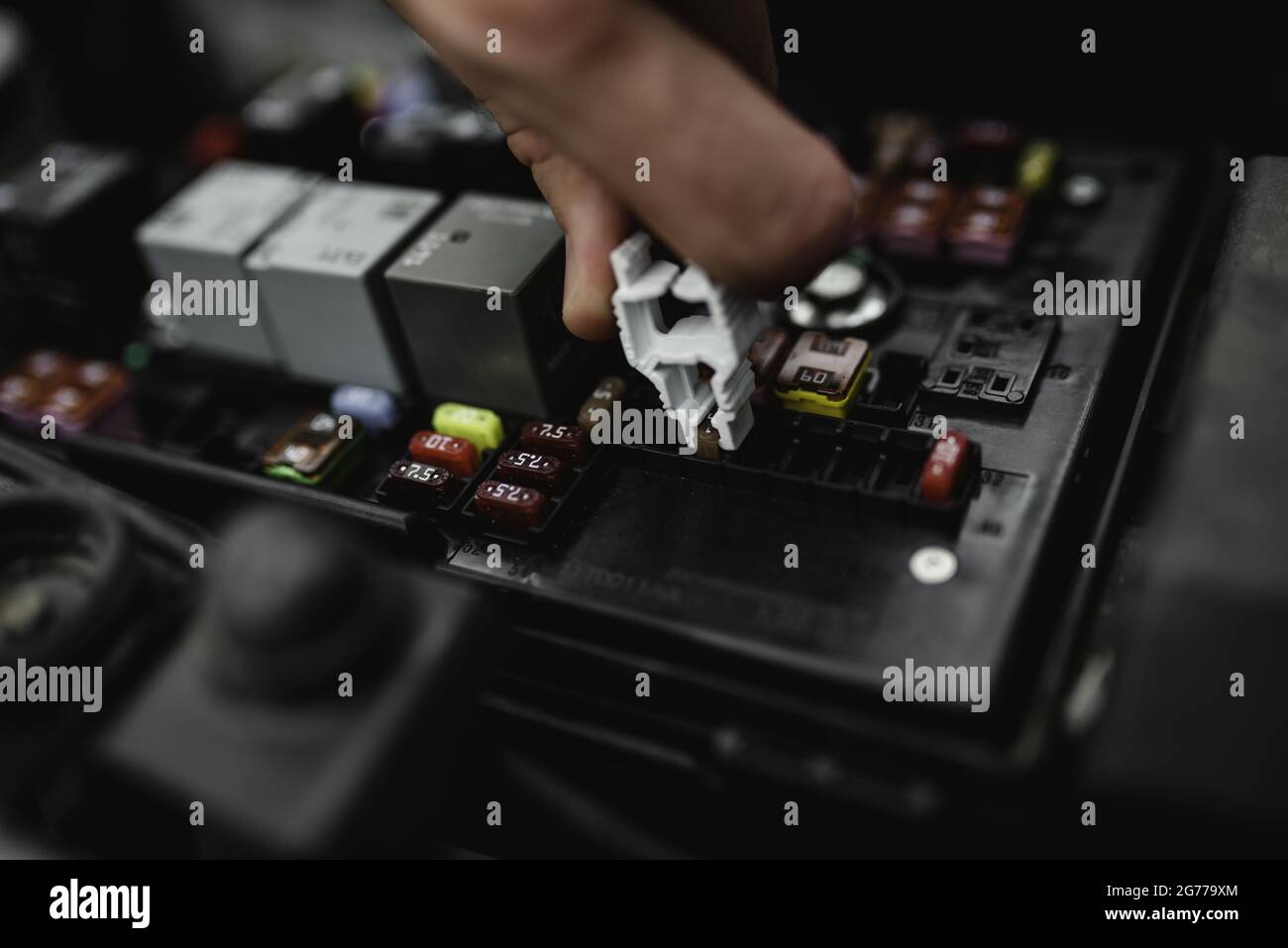 the photo of car fuse change Stock Photo Alamy