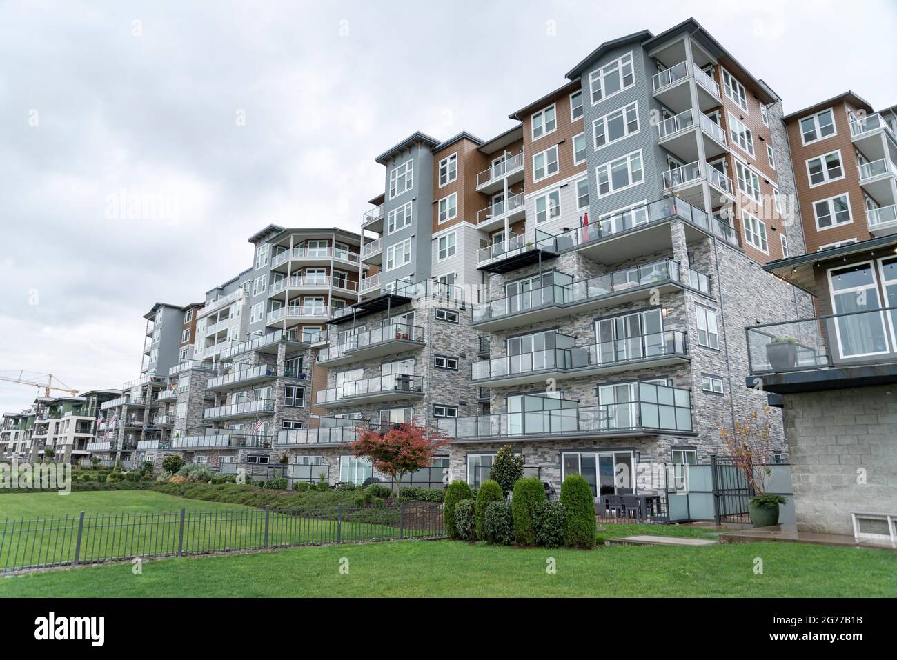 Large building apartment complex at Washington Stock Photo Alamy