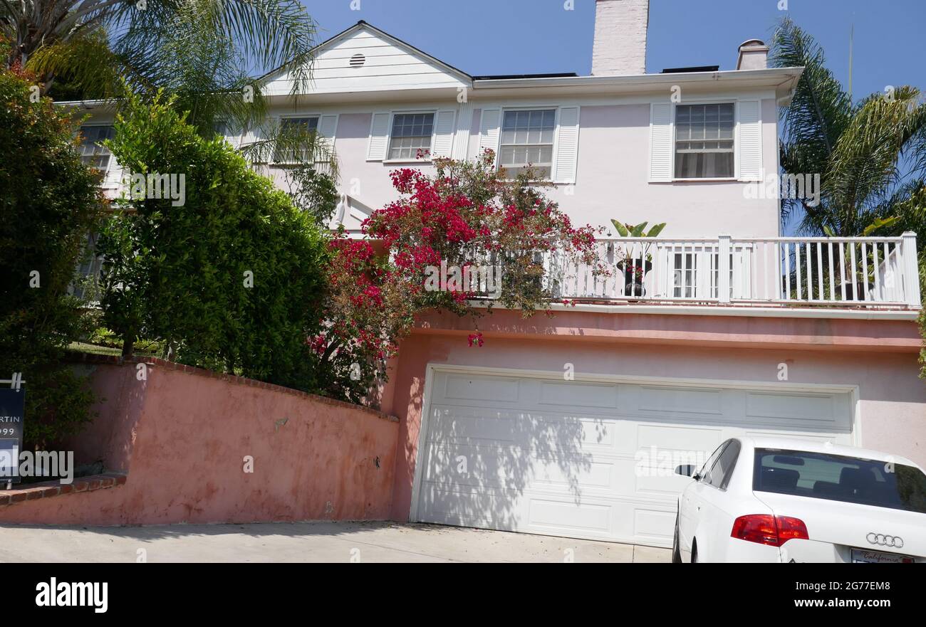 Los Angeles, California, USA 11th July 2021 A general view of atmosphere of Actor James Farentino and Comedian Andrew Dice Clay's Former Home/house at 1340 Londonderry Pl in Hollywood Hills on July 11, 2021 in Los Angeles, California, USA. Photo by Barry King/Alamy Stock Photo Stock Photo