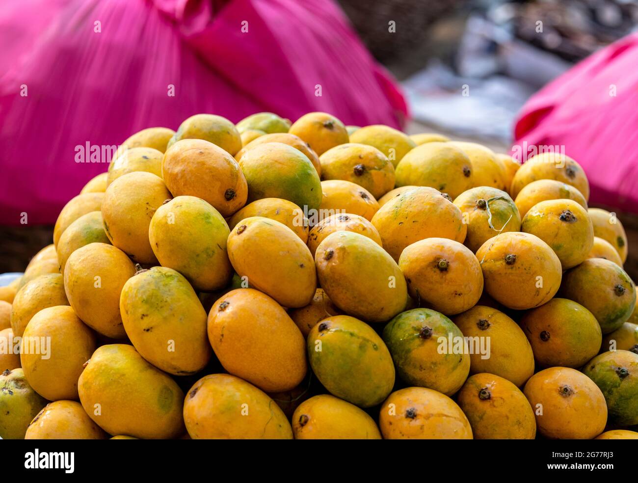 Mango box hi-res stock photography and images - Page 16 - Alamy