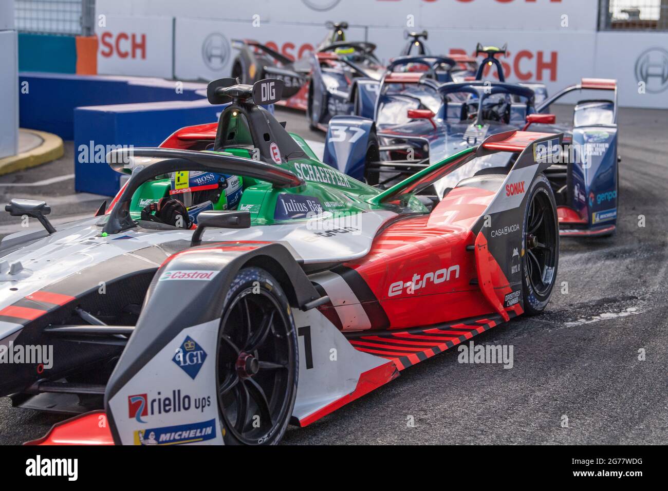 NEW YORK, NY - JULY 10: Cars racing during the ABB FIA Formula E Championship, New York City E-Prix Round 10, on July 10, 2021 in the Brooklyn borough of New York City. Credit: Ron Adar/Alamy Live News Stock Photo