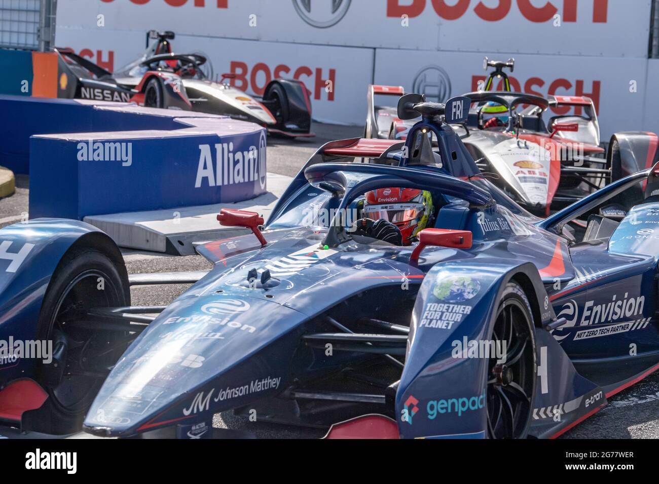 NEW YORK, NY - JULY 10: Cars racing during the ABB FIA Formula E Championship, New York City E-Prix Round 10, on July 10, 2021 in the Brooklyn borough of New York City. Credit: Ron Adar/Alamy Live News Stock Photo