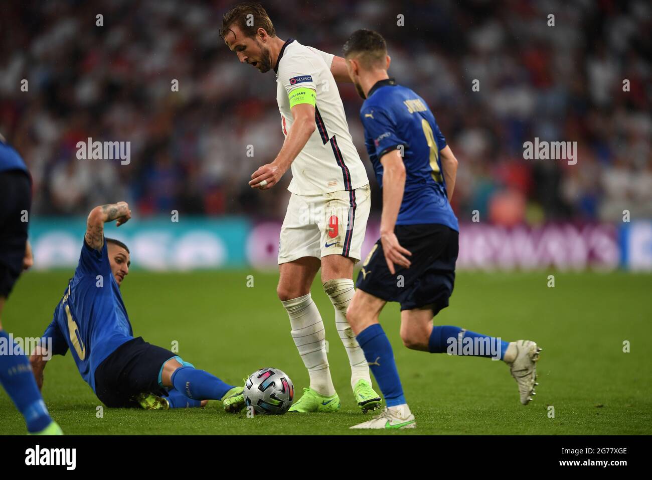 Wembley London Uk 11th July 21 Marco Verratti Italy Harry Kane England Jorginho Jorge Luiz Frello Filho Italy During The Uefa European Championship Finals Match Between Italy 4 3 England At Wembley Stadium On