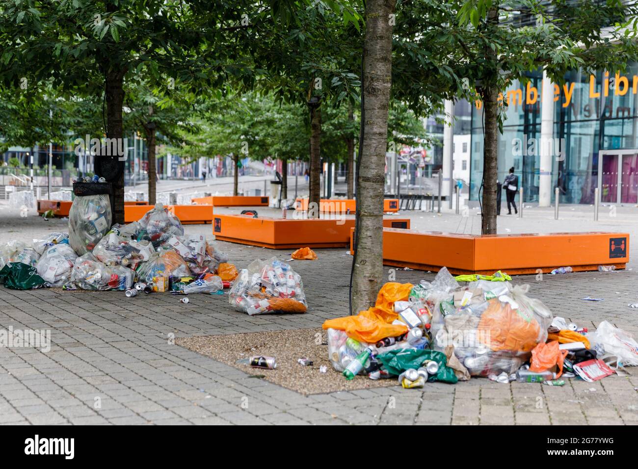 Rubbish in park 2021 hires stock photography and images Alamy