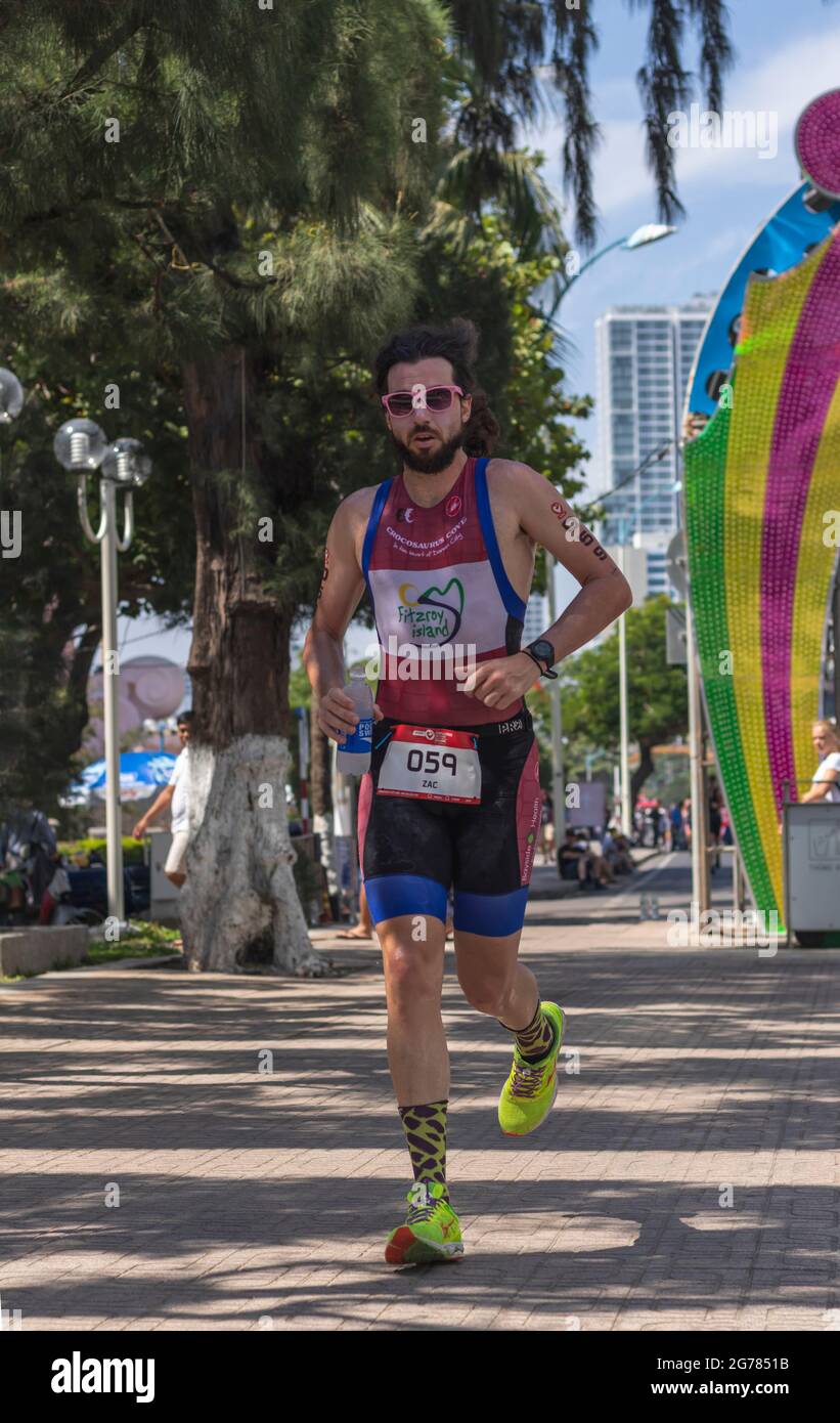 zac-collins-is-a-triathlon-participant-in-the-challenge-vietnam-event