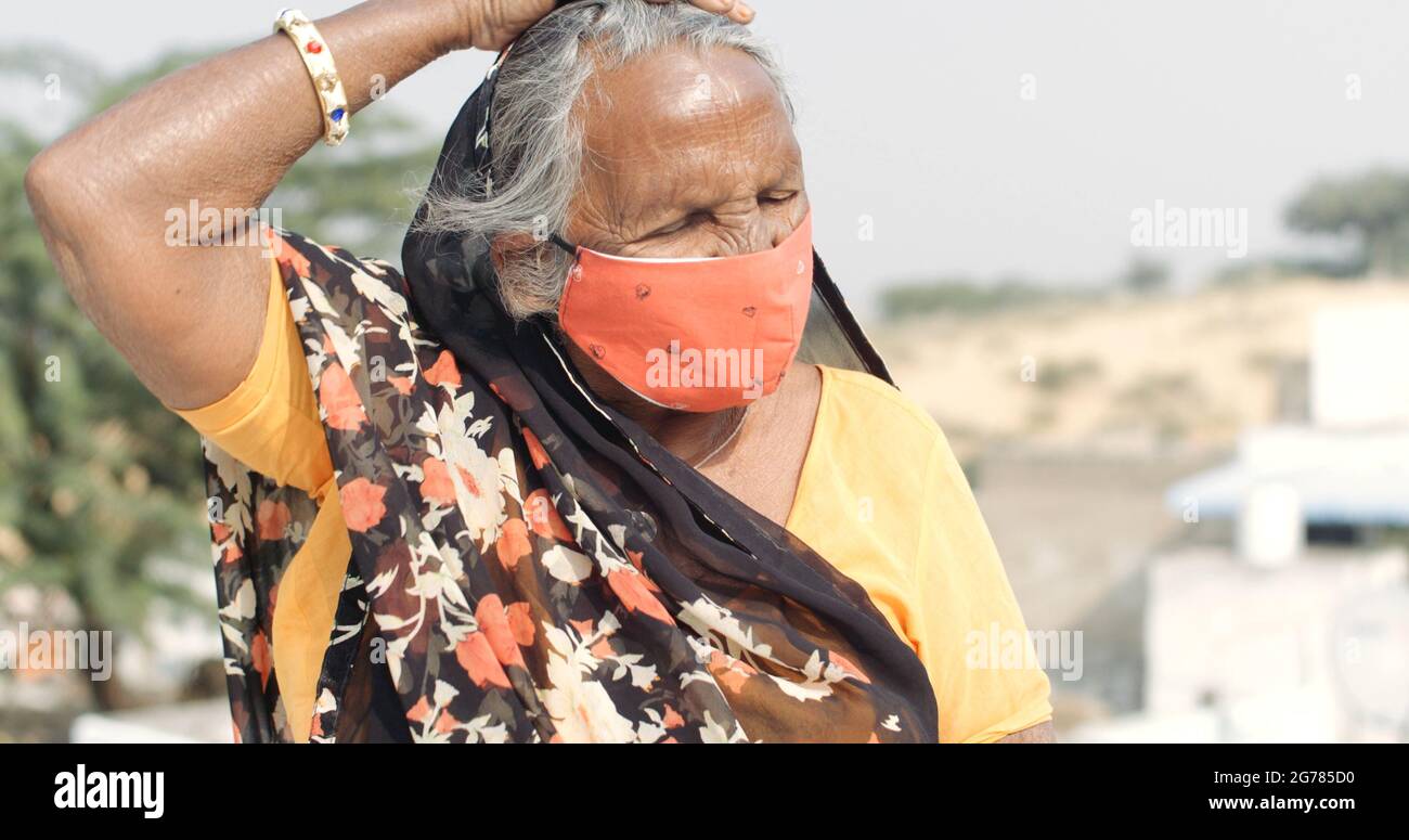 Asian woman wearing face mask hi-res stock photography and images - Alamy