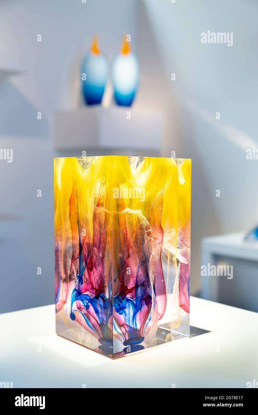 Tim Rawlinson 'Dispersion' glass sculpture at the Summer Show 2021, London Glassblowing, London, UK Stock Photo