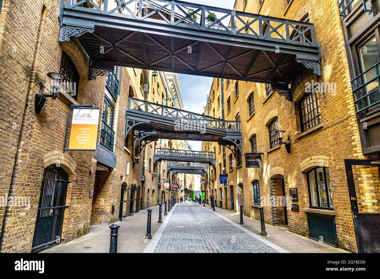 Walkways between warehouses at Shad Thames, London, UK Stock Photo