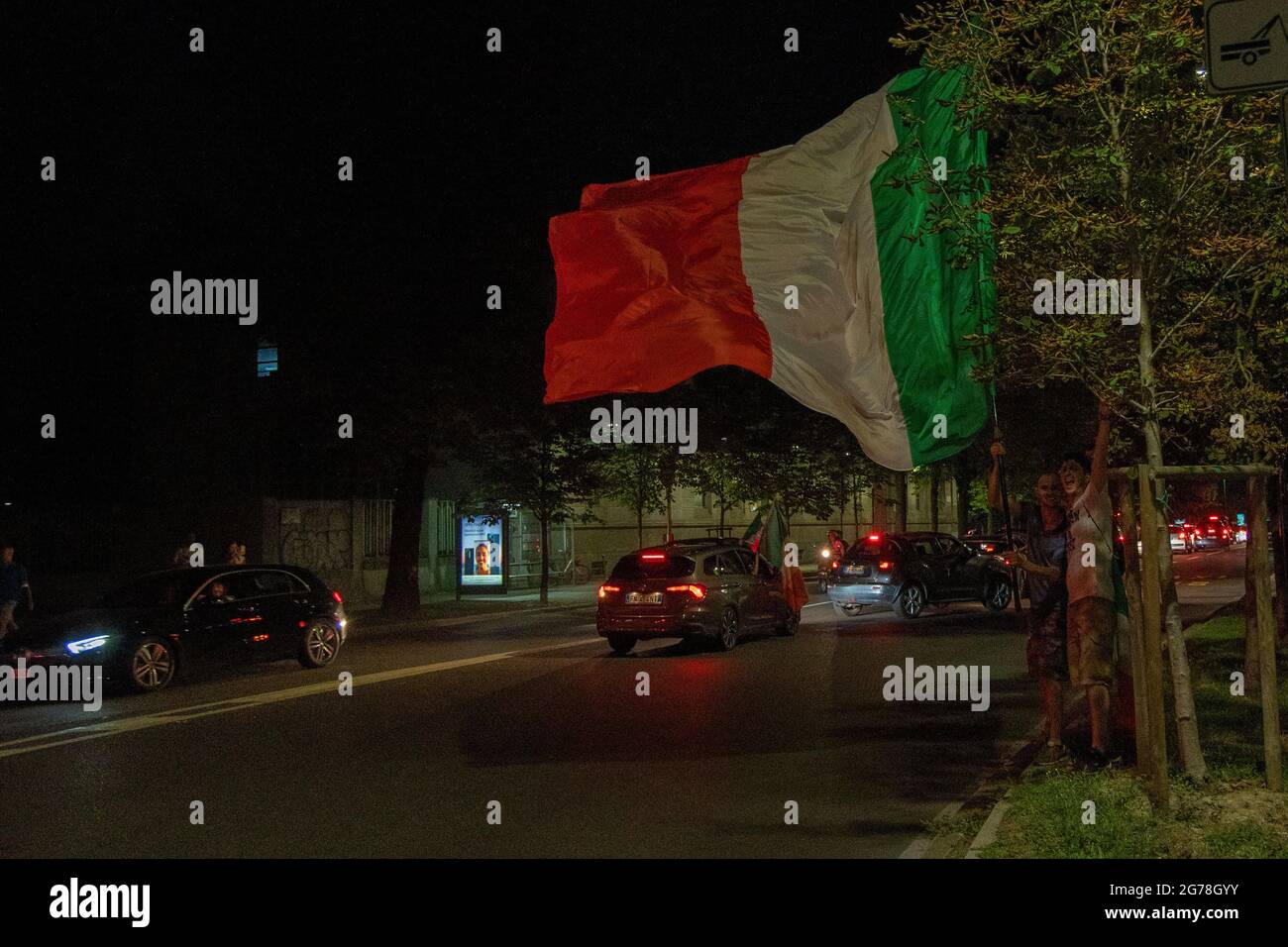 Milan,Italy july 11 2021-  Italian fans celebrate the victory of the Euro 2020 football championship after beating England in the final Credit: Christian Santi/Alamy Live News Stock Photo