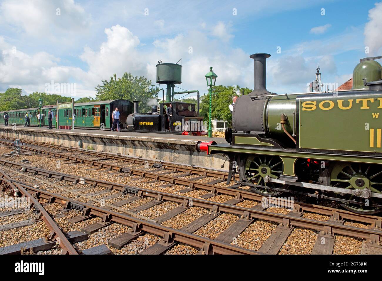 A1X 'Terrier' locomotive brings a train into Havenstreet station on the Isle of Wight Steam Railway Stock Photo