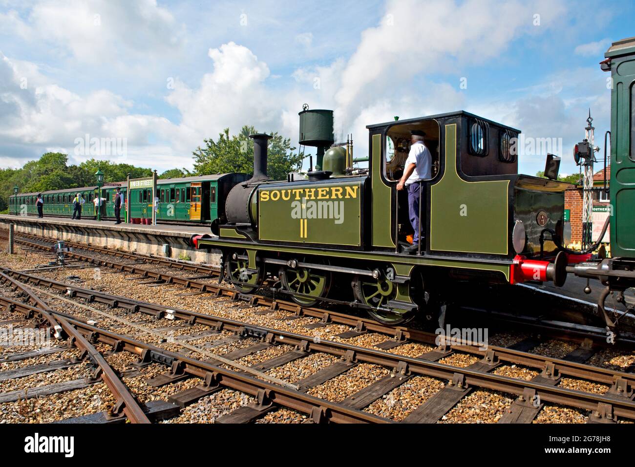A1X'Terrier' locomotive brings a train into Havenstreet station on the Isle of Wight Steam Railway Stock Photo