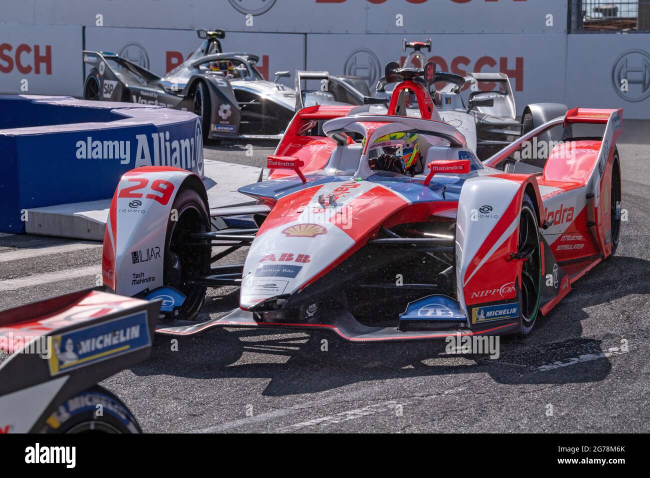 Alexander Sims (car no. 29) of Mahindra Racing drives during the ABB FIA Formula E Championship, New York City E-Prix Round 10 in the Brooklyn borough of New York City. (Photo by Ron Adar / SOPA Images/Sipa USA) Stock Photo