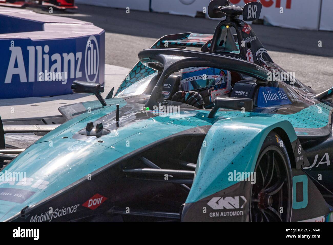 Sam Bird (car no. 10) of Jaguar Racing drives during the ABB FIA Formula E Championship, New York City E-Prix Round 10 in the Brooklyn borough of New York City. (Photo by Ron Adar / SOPA Images/Sipa USA) Stock Photo