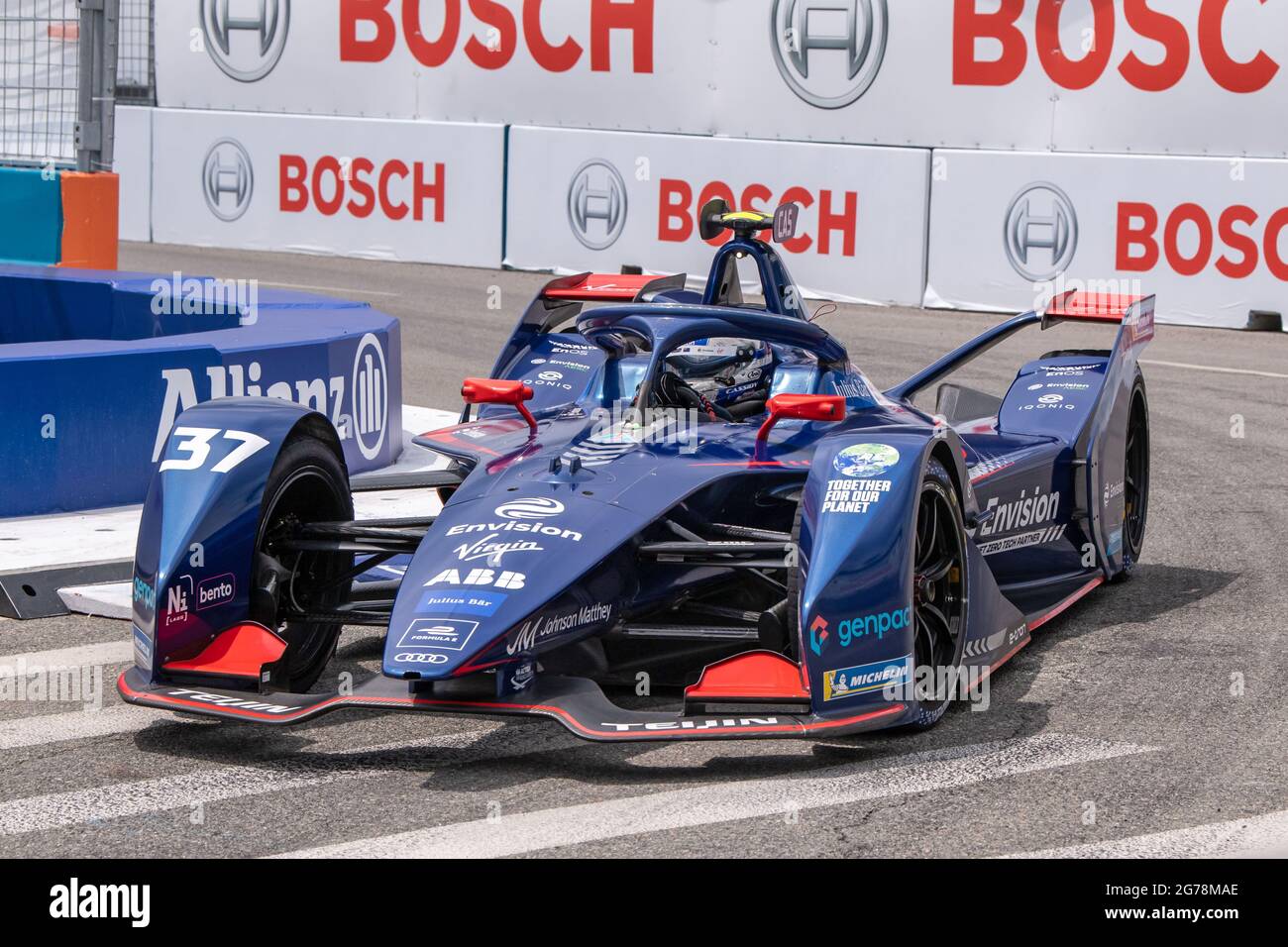 Nick Cassidy (car no. 37) of Envision Virgin Racing drives during the ABB FIA Formula E Championship, New York City E-Prix Round 10 in the Brooklyn borough of New York City. (Photo by Ron Adar / SOPA Images/Sipa USA) Stock Photo
