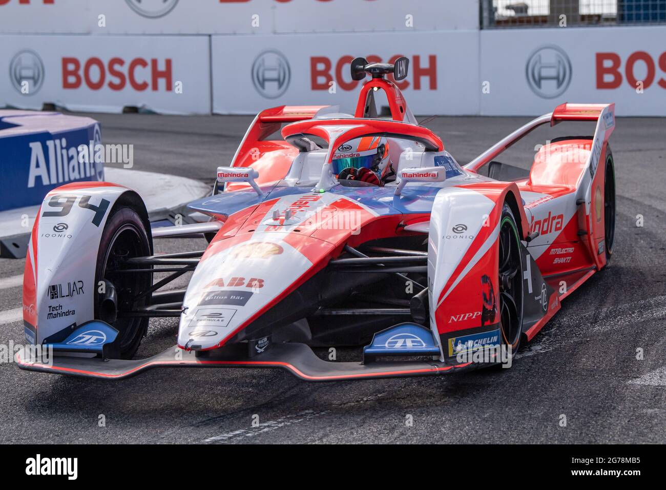 Alex Lynn (car no. 94) of Mahindra Racing drives during the ABB FIA Formula E Championship, New York City E-Prix Round 10 in the Brooklyn borough of New York City. (Photo by Ron Adar / SOPA Images/Sipa USA) Stock Photo