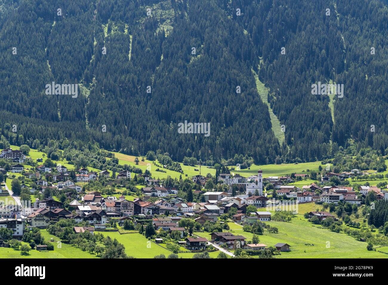 Side point of view hi-res stock photography and images - Alamy