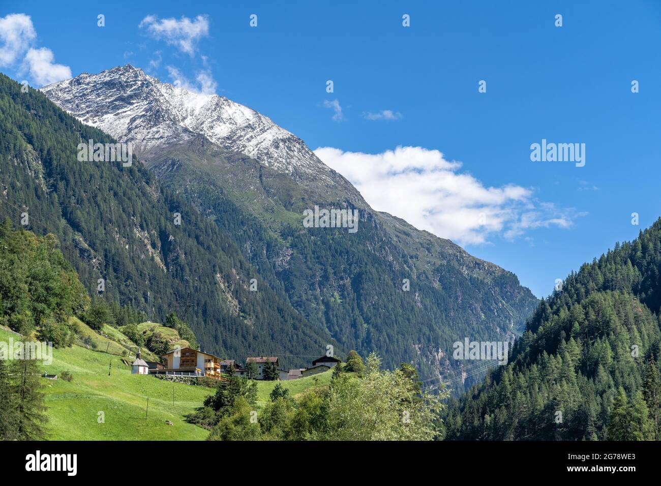 Europe, Austria, Tyrol, Ötztal Alps, Ötztal, Sölden, view of the higher part of the settlement Aschbach with the Hohen Söldenkogel in the background Stock Photo