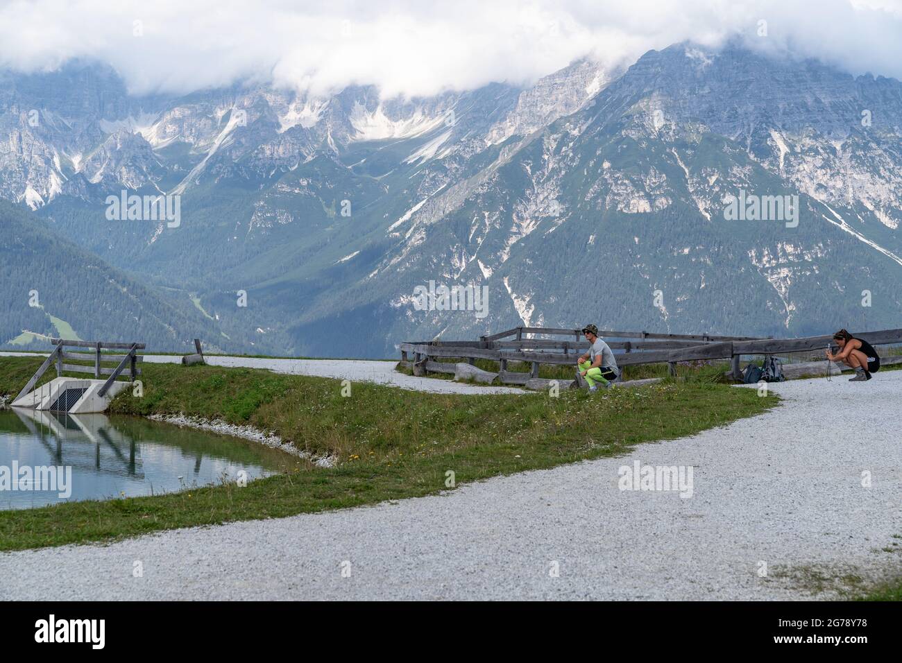 Europe, Austria, Tyrol, Stubai Alps, influencer poses for Instagram photo in front of a mountain backdrop Stock Photo