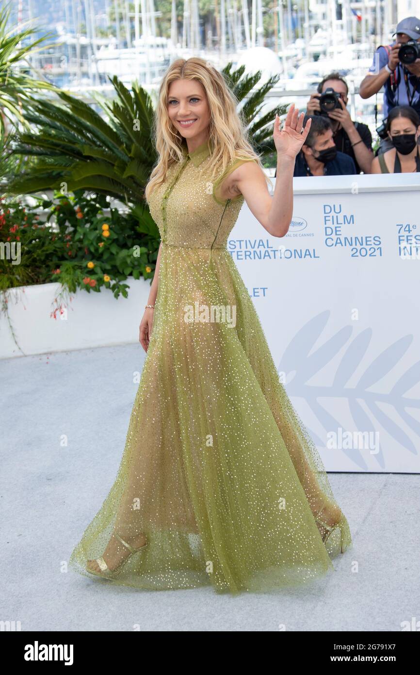 Katheryn Winnick attends the "Flag Day" photocall during the 74th