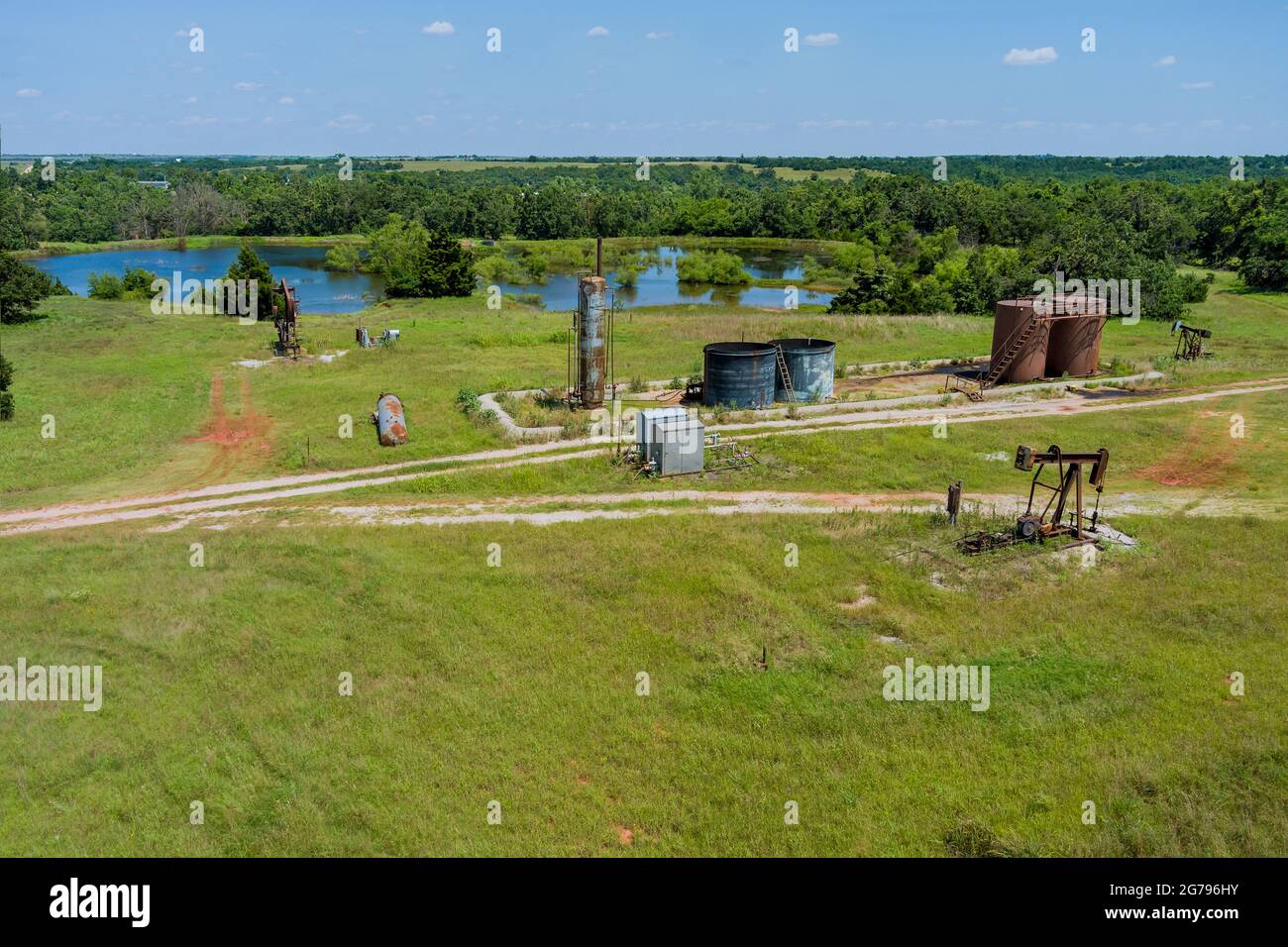 Working pump oil well pump jack pumping crude oil with out Oklahoma USA Stock Photo