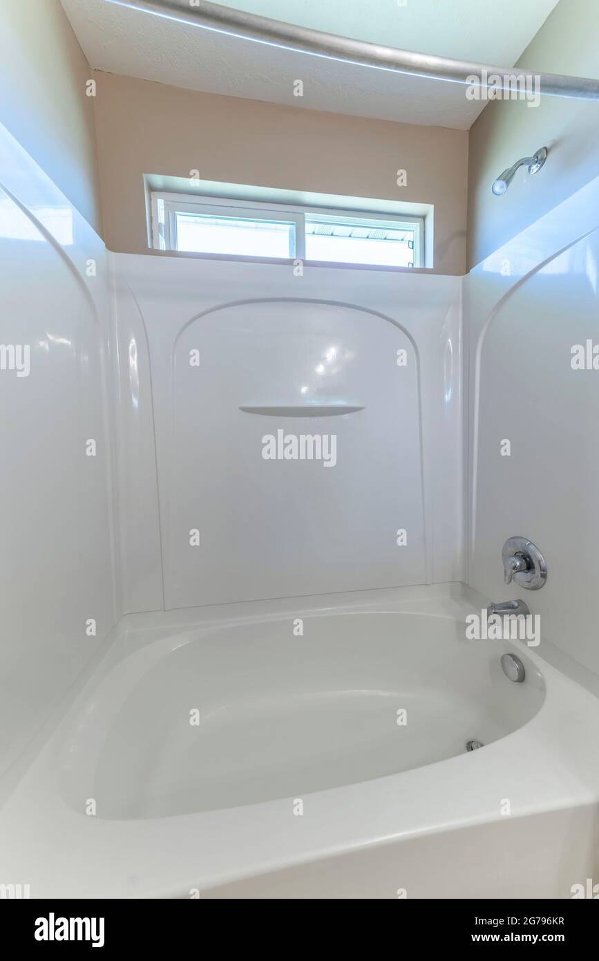 Acrylic surround hires stock photography and images Alamy