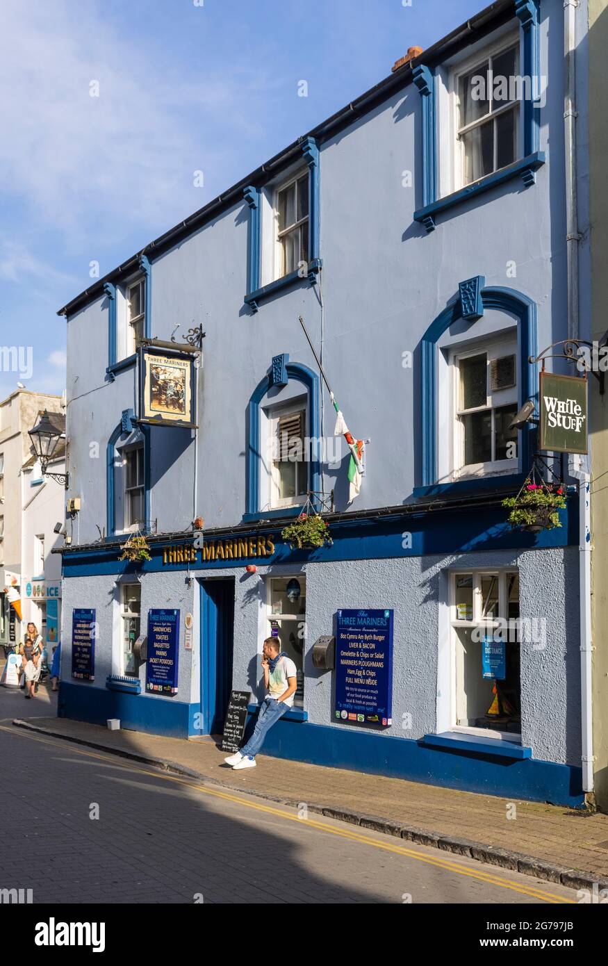 Tenby pub hires stock photography and images Alamy
